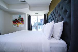 Stylish 2 Bedroom Suite in the Heart of Downtown