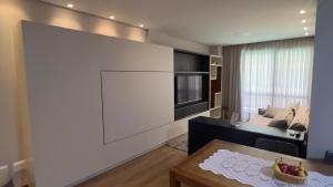 Refúgio em BC - Piscina, 2 Vagas e Praia a Pé