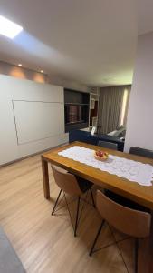 Refúgio em BC - Piscina, 2 Vagas e Praia a Pé