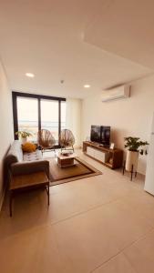 Frente a la Playa San José, Vista Increíble al Río