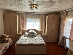 Батьківська хатина