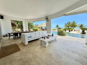 Seaglass Boca 7br Villa Beachfront Private Retreat