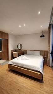 Regal Victoria Villa BT5-9 - Honey Moon