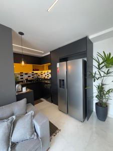ZELE HOUSE, apartamento de 3 quartos, novo e moderno no Rio