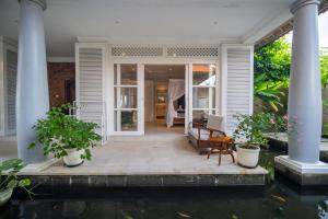Luxury 3BR Villa with Private Infinity Pool with Ocean Views in Manggis