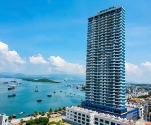 Family - Friendly 2BR Sea View Apartment - Green Diamond Ha Long