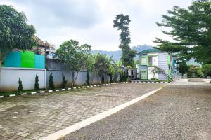 Urbanview Hotel Maulana Hills Syariah