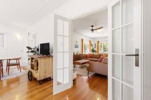 Black Duck Cottage - Coastal Heritage near Marina