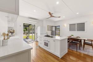 Black Duck Cottage - Coastal Heritage near Marina