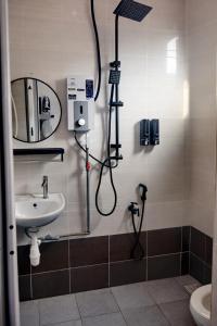 Roomstay Stadium Gong Badak Sutera Home by Mishkat