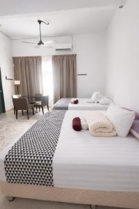 Roomstay Stadium Gong Badak Sutera Home by Mishkat
