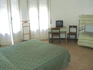 Hotel Mignon 50 MT DALLA SPIAGGIA E DALLISOLA PEDONALE