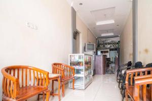 RedDoorz near Universitas Merdeka Malang 2