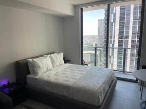 Lux Studio on 36th floor Rooftop Pool Prime Area