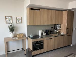 Lux Studio on 36th floor Rooftop Pool Prime Area