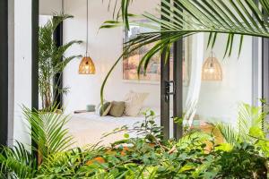 Tropical Chic Villa w Rooftop & Pool in Seminyak