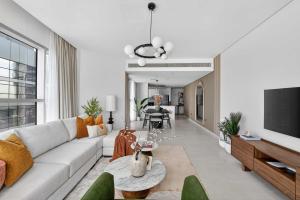 Silkhaus Vacation Homes Elegant 2BR with Maid Room in Radiant Heights