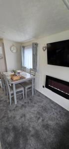 Family base with on site pool near Hastings beach