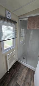 Family base with on site pool near Hastings beach