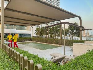 FIRST CLASS 2BR Scenic View Steps to Beach