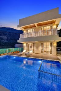 Heavenly Homes Villa by ELIVAAS 2-BHK Villa with Private Pool, Garden Near Sahyadri Waterfall