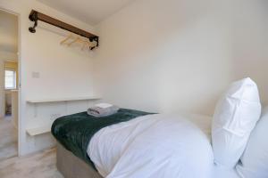 Large 4BR House - Easy Access to Manchester & Liverpool