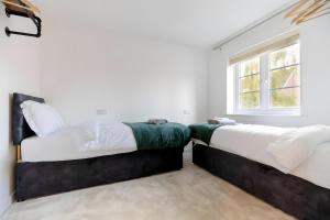 Large 4BR House - Easy Access to Manchester & Liverpool
