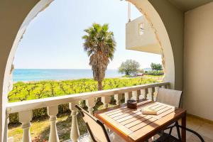 Beachfront Nest Memi Koroni-Seaheaven House A3