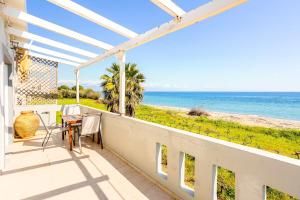 Beachfront Nest Memi Koroni-Seaheaven House B1