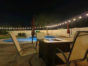 Private Oasis: Pool, Hot Tub & Golf Course Views!