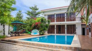 The Leis Hotel and Beach Resort