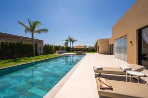 Villa prestige, terrain padel, salle de sport, hammam