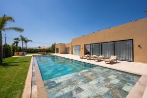 Villa prestige, terrain padel, salle de sport, hammam