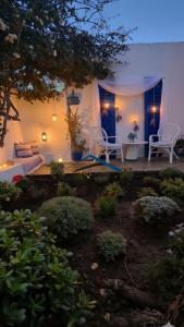Small traditiional home near the shops and restaurants in Korissia, Kea