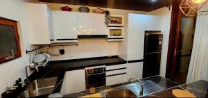Barneys Pointe Beach House, Batangas City