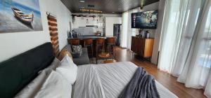 Barneys Pointe Beach House, Batangas City