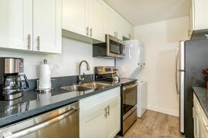 Island Surf #502 Great Location, Ocean View, Across from Kalama Park, AC