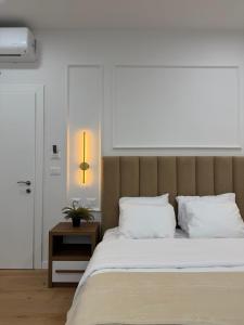 Loris Rooms