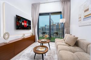 Chic 1BR Apartment in Zada Tower Canal View