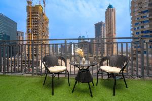 Chic 1BR Apartment in Zada Tower Canal View