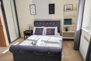 3 Bedroom House Sleeps 7 - Pets Ok - Free Parking