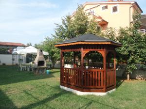 Apartmani Lina 