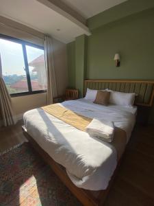 Paramount Apartment & Rooms
