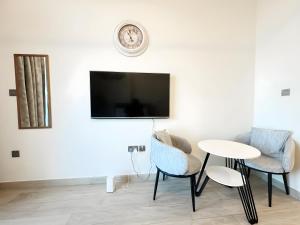 studio with Dubai Burj Khalifa view in Al Jadaf