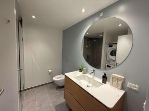 Luxury Apt with Harbor Views 2