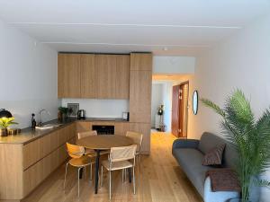 Luxury Apt with Harbor Views 2