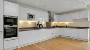 Greenwich Luxe 2-Bed Apartment - Fast Links to Canary Wharf & O2