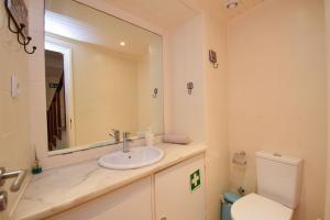 Seaside Family Townhouse - 100m from the sea!