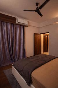 Stylish 2BHK Suite in Noida Near Galaxy Blue Sapphire By GoldenKeyStay