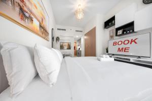 Free housekeeping visits during your stay - StayShort - Contemporary Studio Retreat in Meydan that Sleeps 2